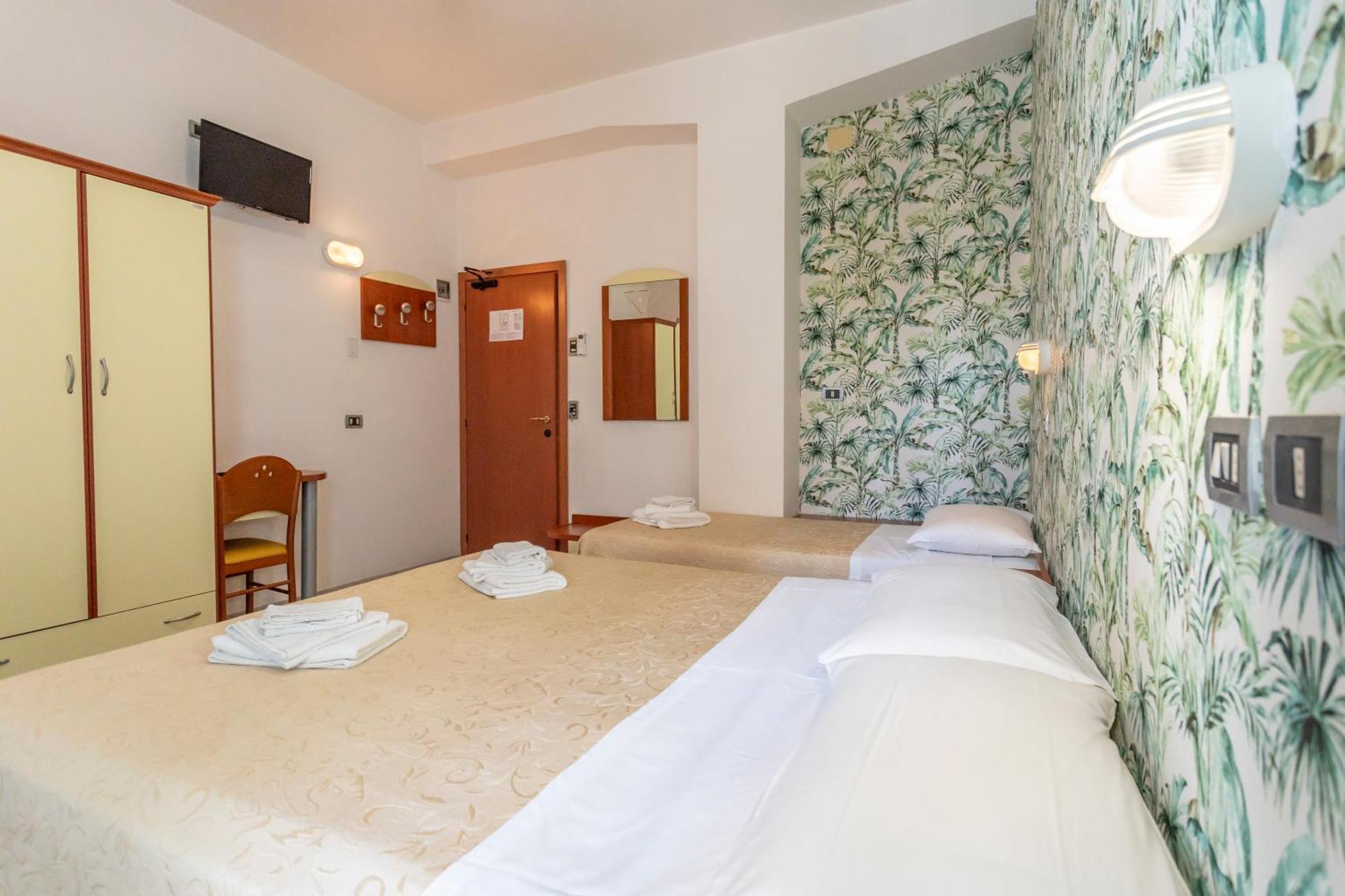 Hotel Clipper Cattolica Exterior photo